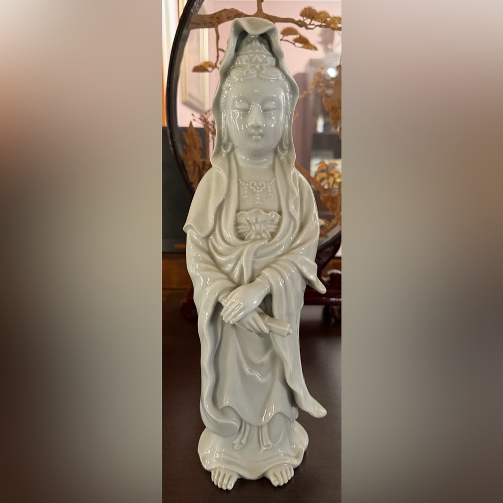 Blanc de Chine porcelain Guanyin statue